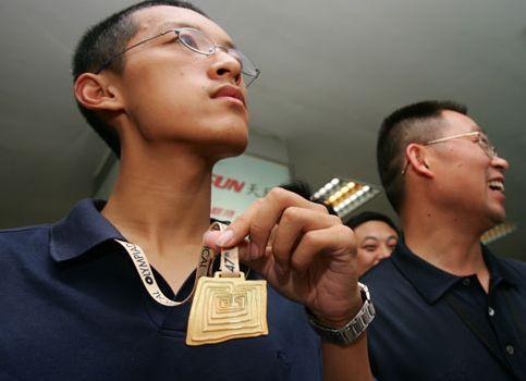 原创北大数学天才柳智宇,3次成为新闻人物,出家还俗都为救世!