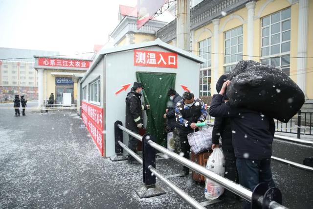 从黑龙江省大庆火车站始发的k5191次列车,日前抵达呼伦贝尔市的嵯岗站