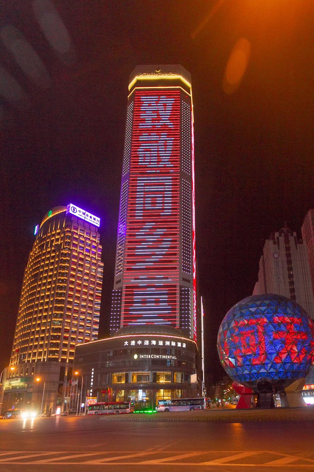 全大连向上看整个城市为他们点赞