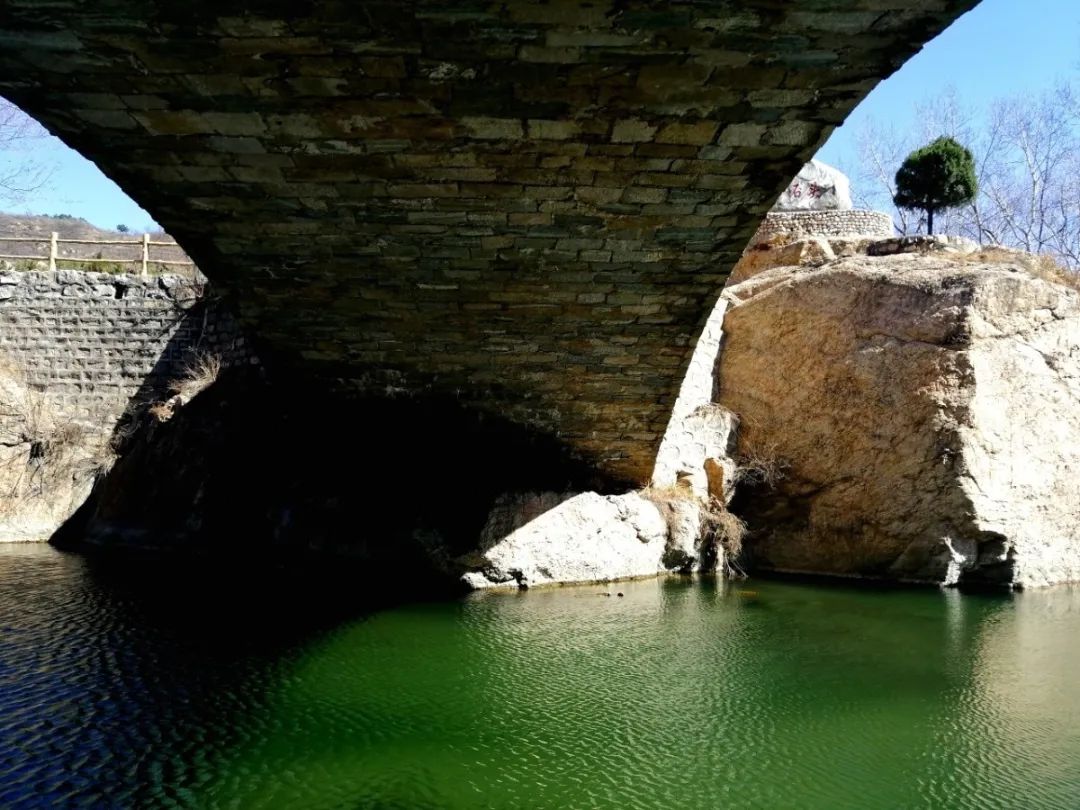 大美龙泉关,山水平石头!