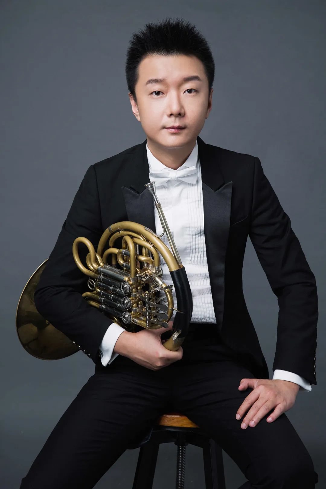 师从韩铣光,韩小光,oliver de clearq(温哥华交响乐团圆号首席)以及