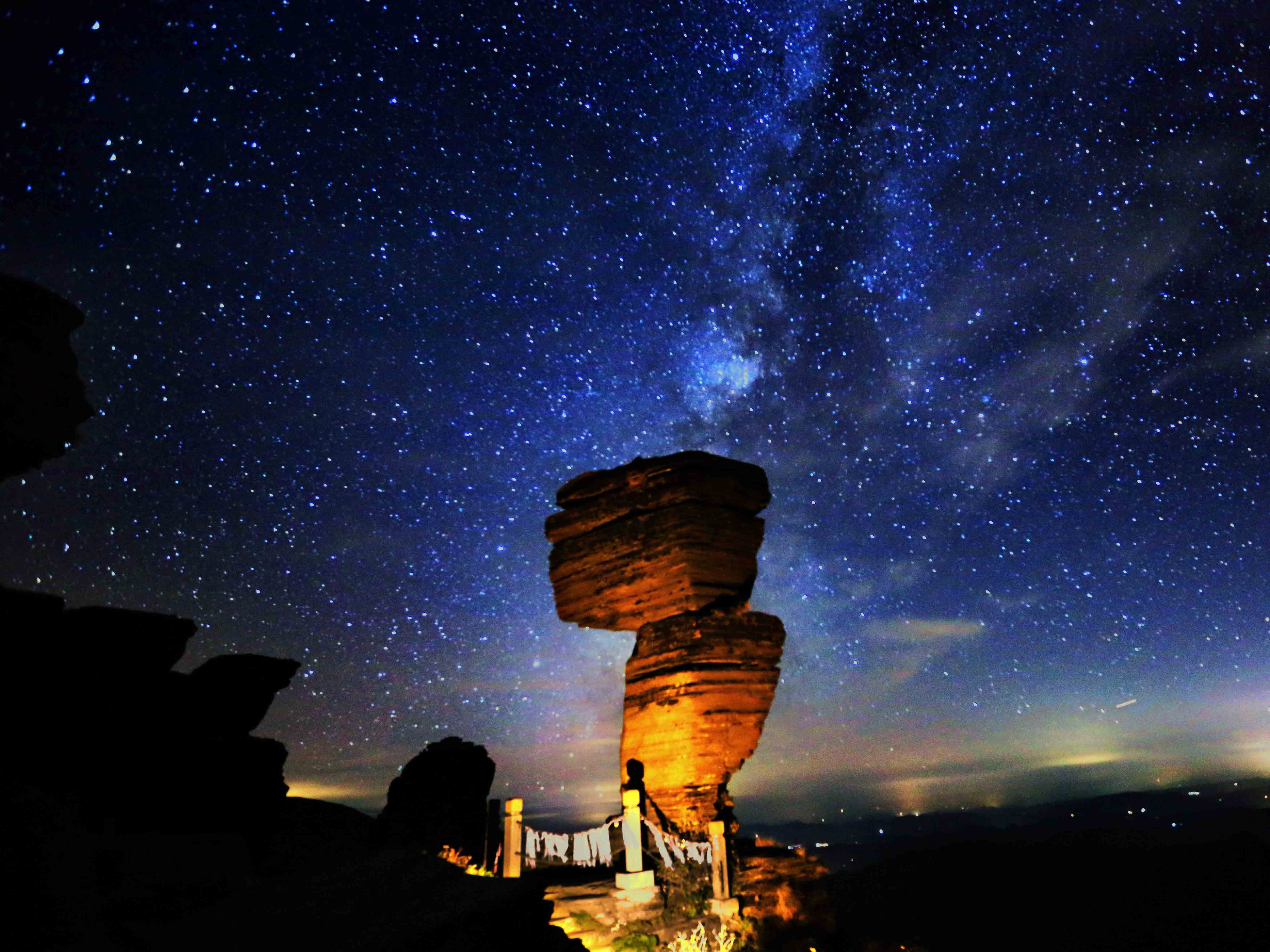 梵净山对贵州1443名援鄂医护人员终身免费观光车和索道也包了