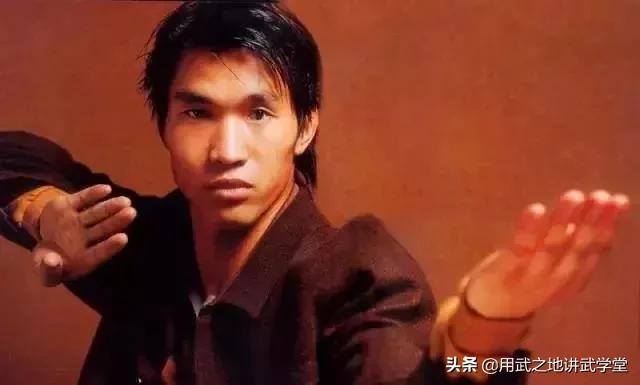 1998年,郑裕蒿加入了浙江省散打队,在主教练尤邦孟的带领下南征北战