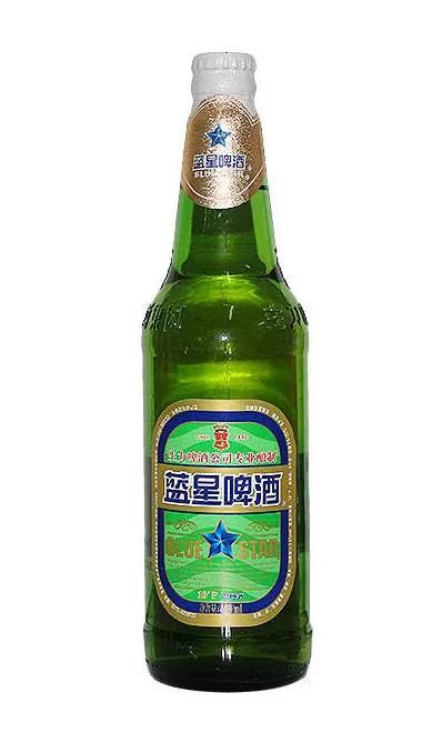 1991年出生的刘佟几乎从开始喝啤酒,就从没离开过"蓝星".