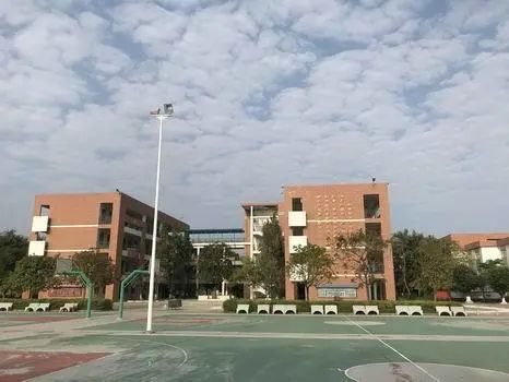 幸福桥中万众一心加油干越是艰险越向前桥头中学2020年中考备考会简报