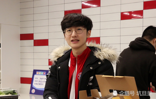 peanut被坑哭,身价却大涨,多队粉丝眼馋,lgd粉丝都希望他走_赛季