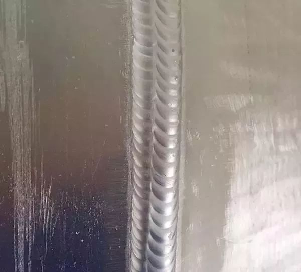 焊接铝管时表面总是发黑怎么办