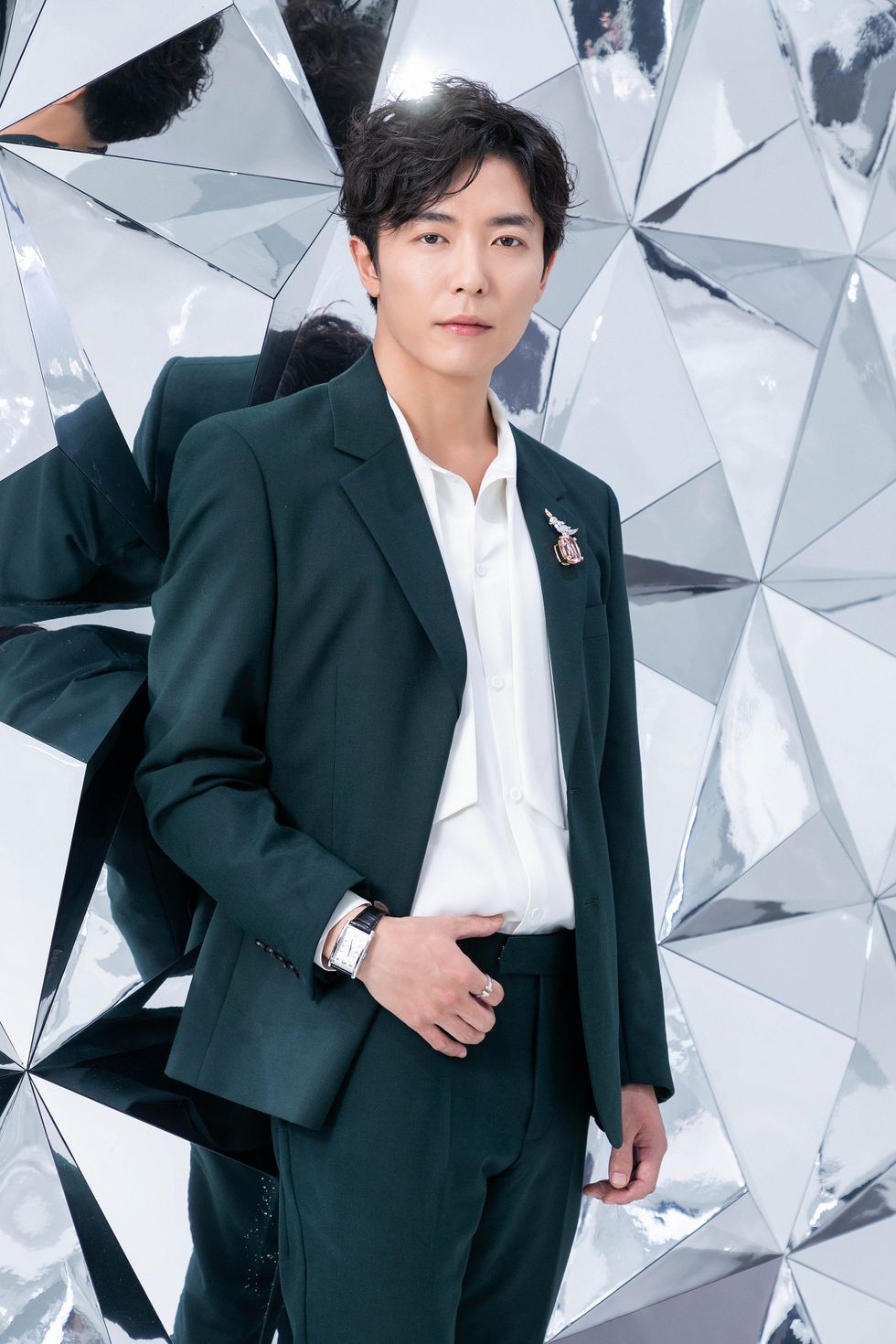 西装加长腿的化学效应盘点10位韩剧男神的西装穿搭