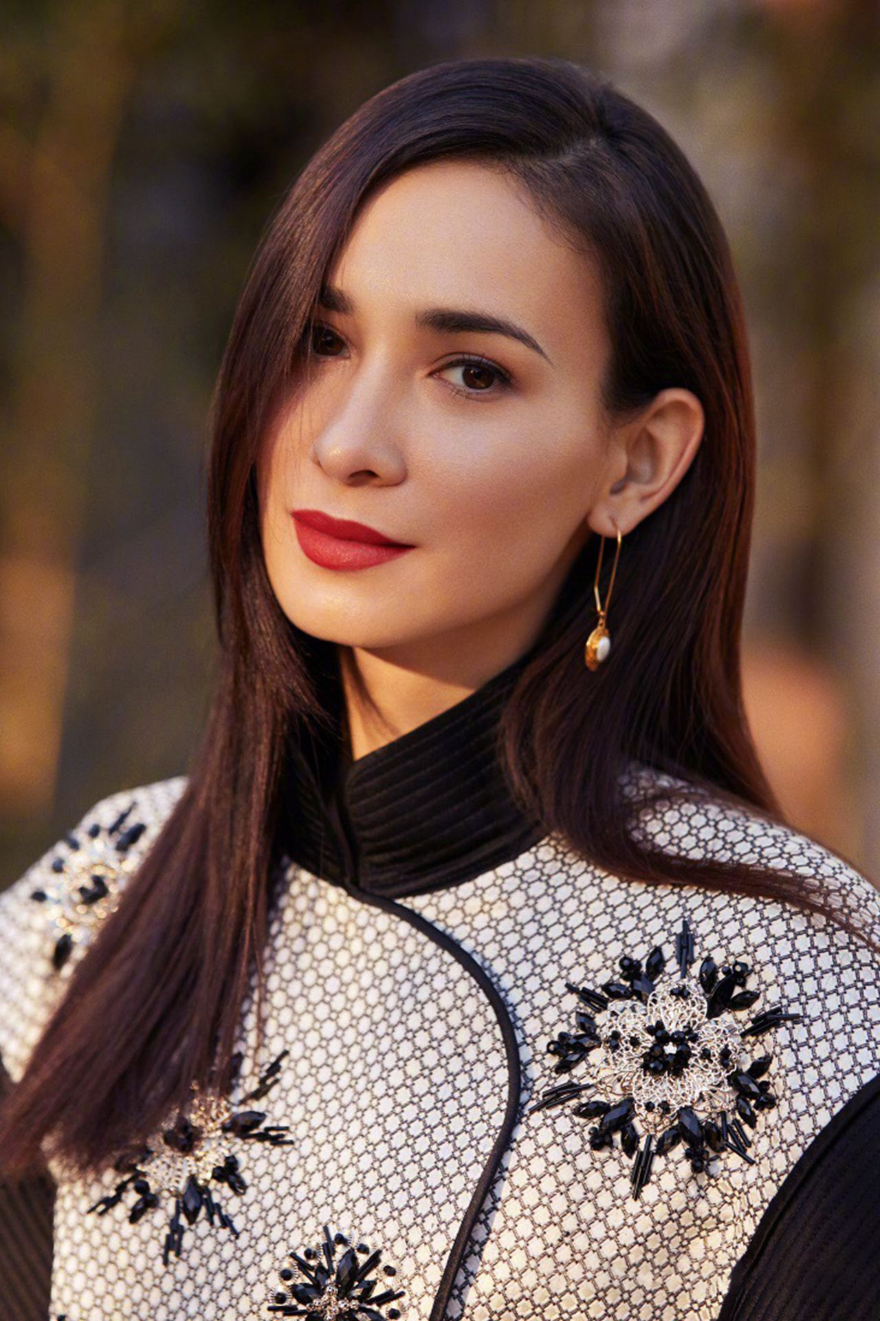 明星卢靖姗香港娱乐圈演员和歌手被誉为好莱坞武术新星