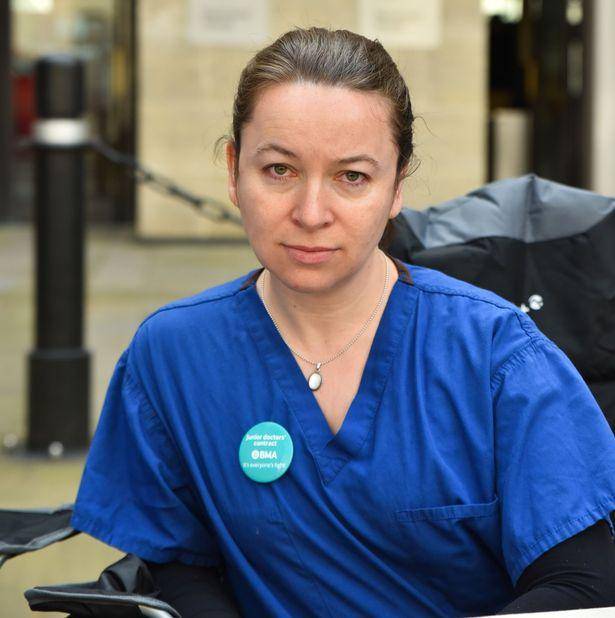 假洋鬼子说外国的医疗比中国好,看了报道,不知脸被打得疼不疼?_医生