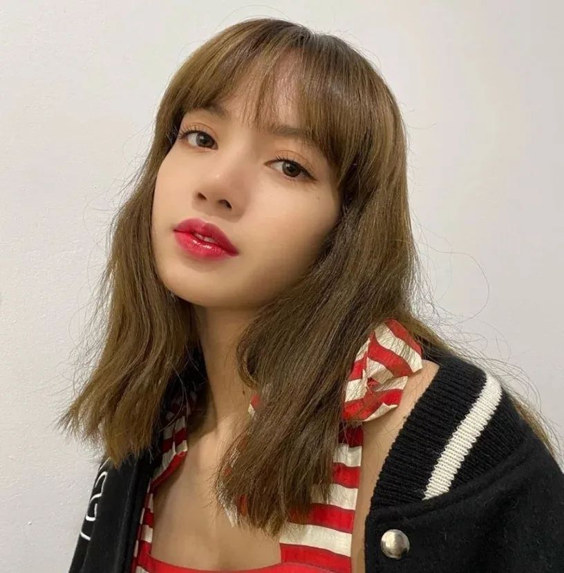 lisa回归棕发色2020年亚麻发色推荐青木棕发色显白又高级