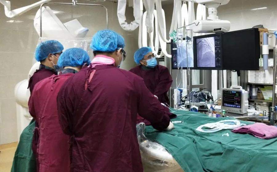 2个多小时内,他们已完成了2台急性心肌梗死的介入手术抢救.