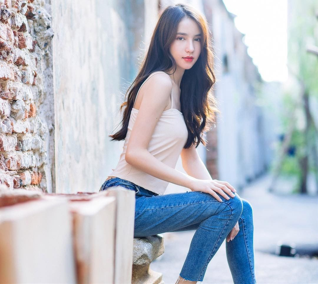 泰国最美"人妖皇后",网友直言神似baby,"美得不像人"_yoshi