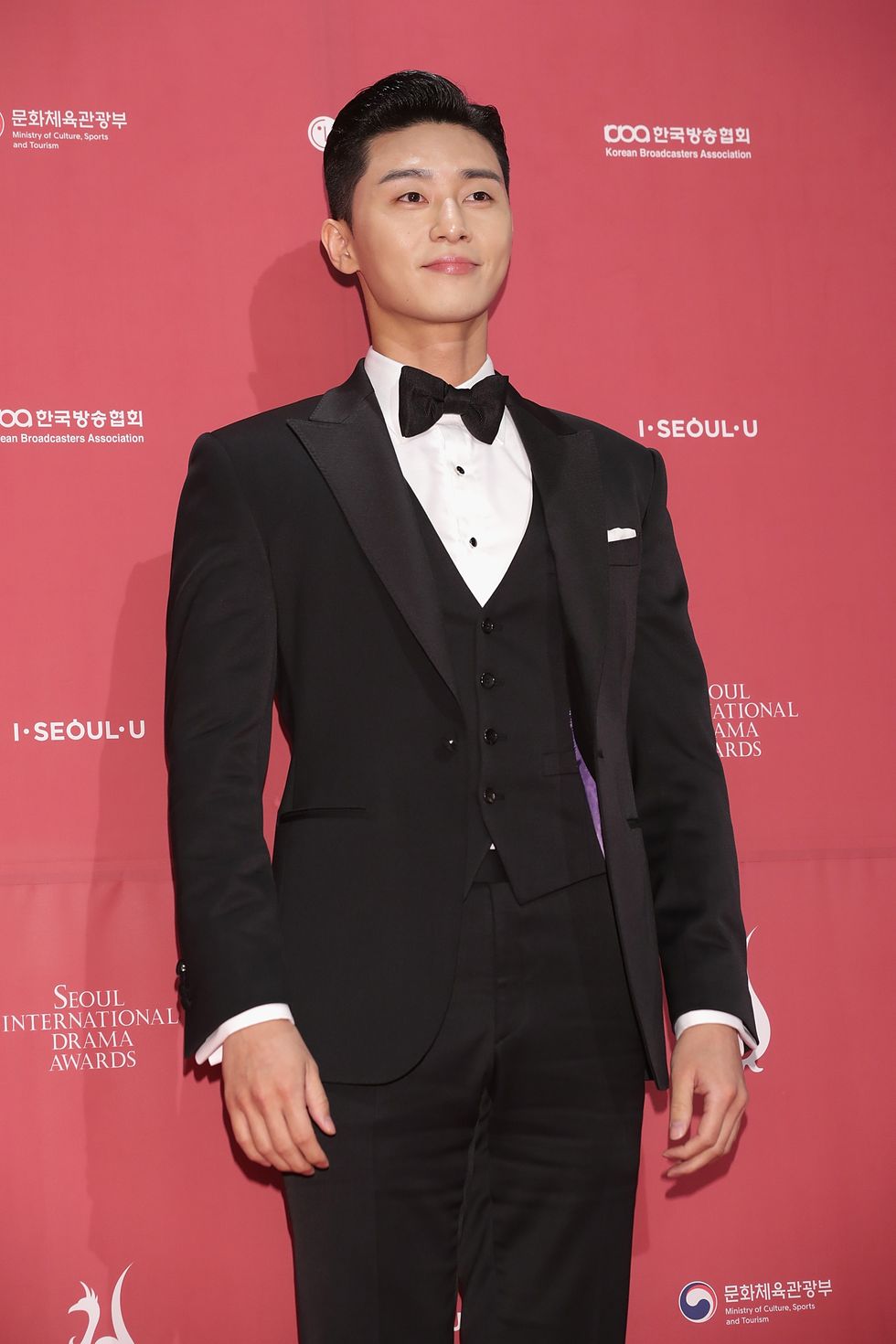 西装加长腿的化学效应盘点10位韩剧男神的西装穿搭