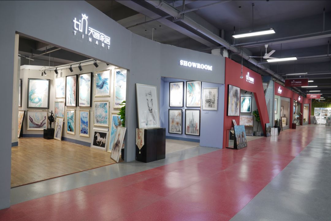 她所提到的线上平台,就是天下画仓隶属的浙江华鸿控股集团在2019年3月