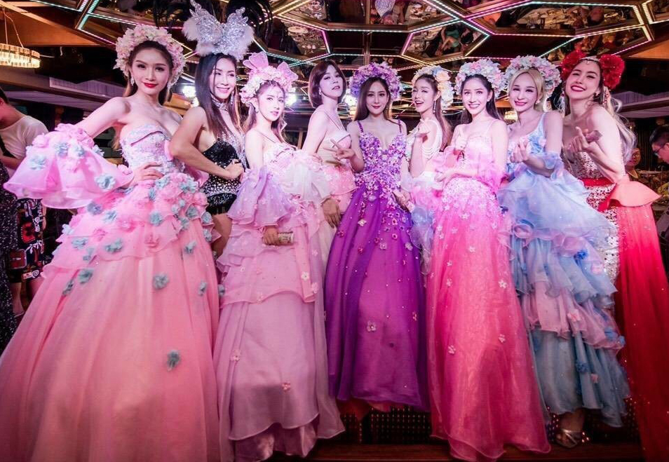 大赛,主办方每年赛前都会从全泰国各地挑选的100多名最出众的"人妖"中