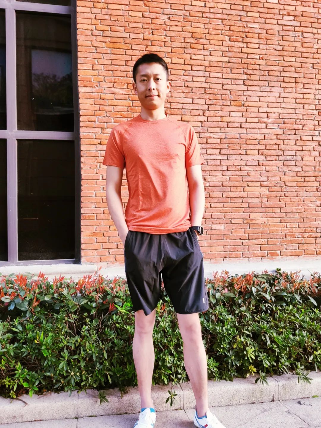 模特2:身高178,体重65kg,穿s码合适h.