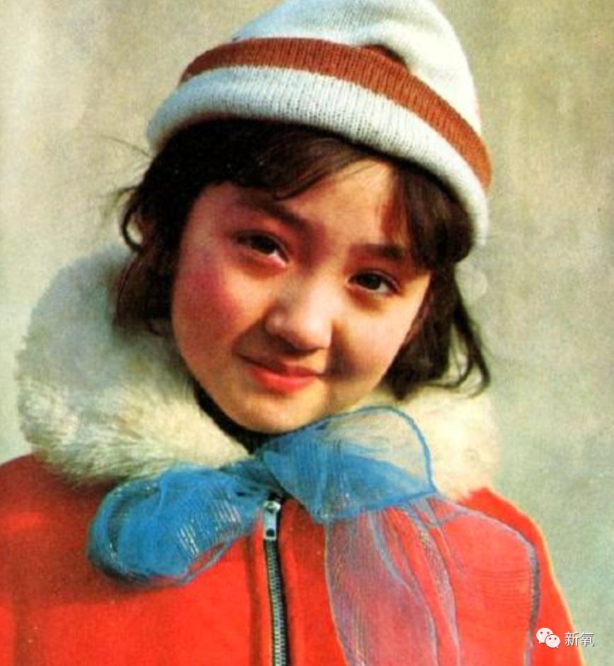 沈洁高中毕业后,想脱去明星的帽子,过一下更独立自由的生活,于是去了