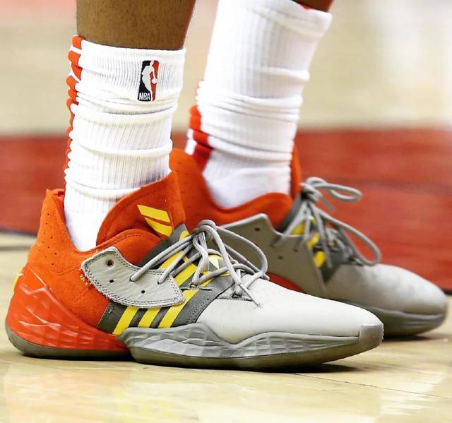 nba球员上脚哈登4代超多配色他还穿锐步球鞋缅怀科比