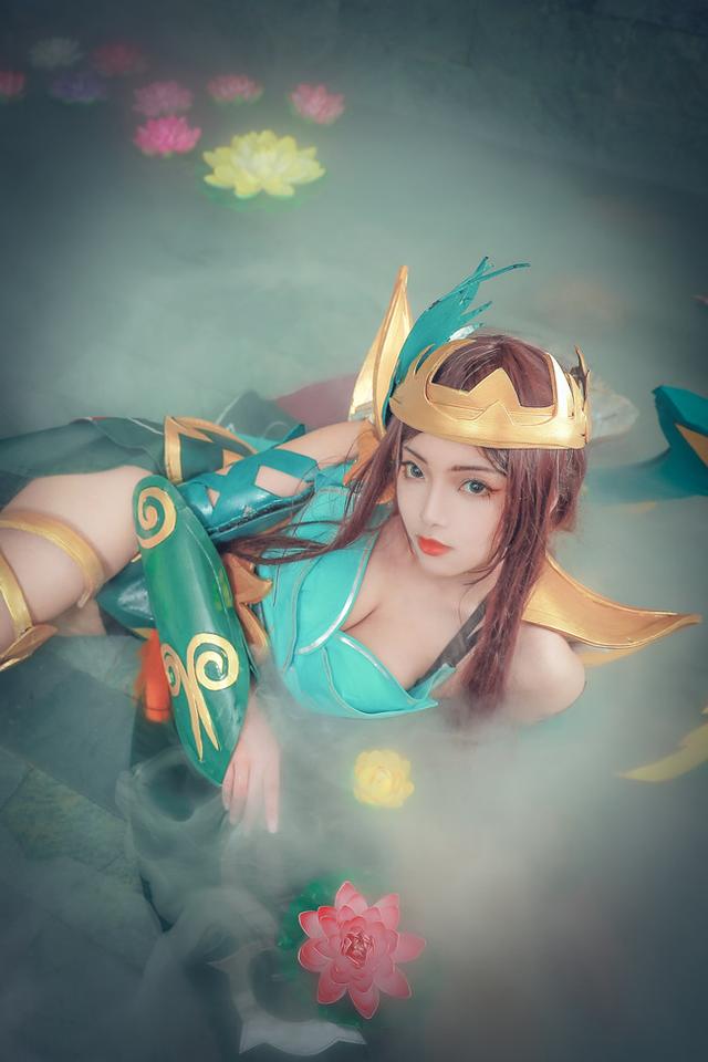 王者荣耀cos长腿虞姬超养眼不用去街上看大长腿了