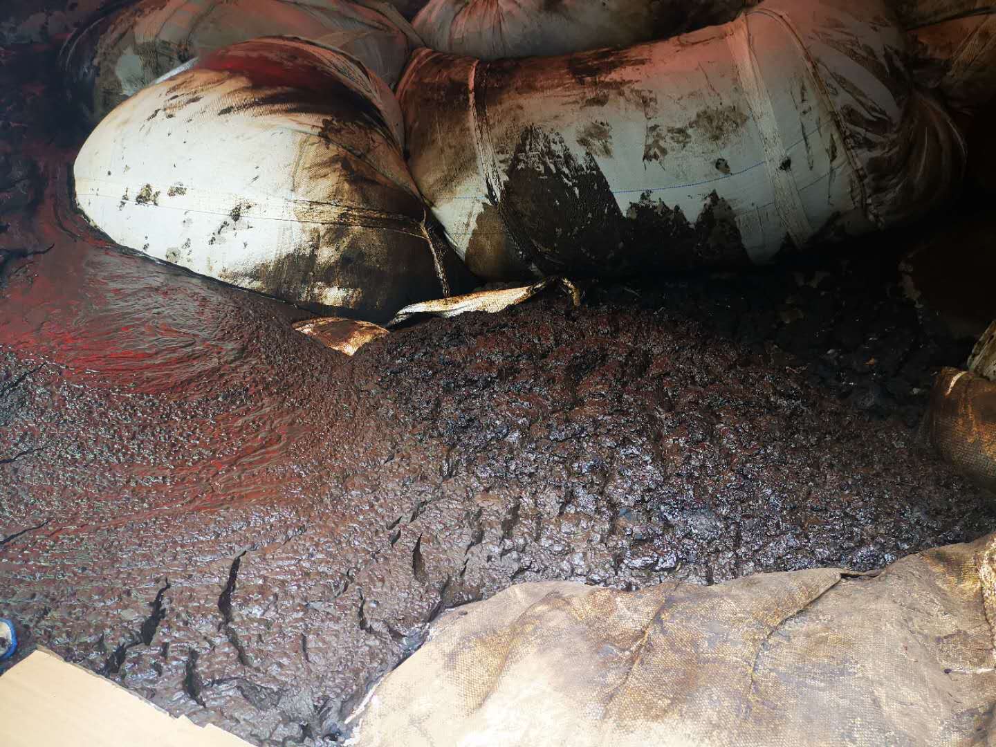 油泥和工业污泥怎么处理?油田油泥污泥处理方法_含油