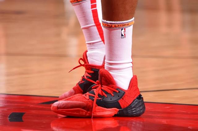nba球员上脚哈登4代超多配色他还穿锐步球鞋缅怀科比