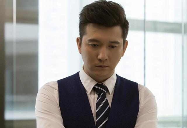 第五位演员周璞,在《安家》中饰演徐文昌的律师同学秦涛,这位老同学