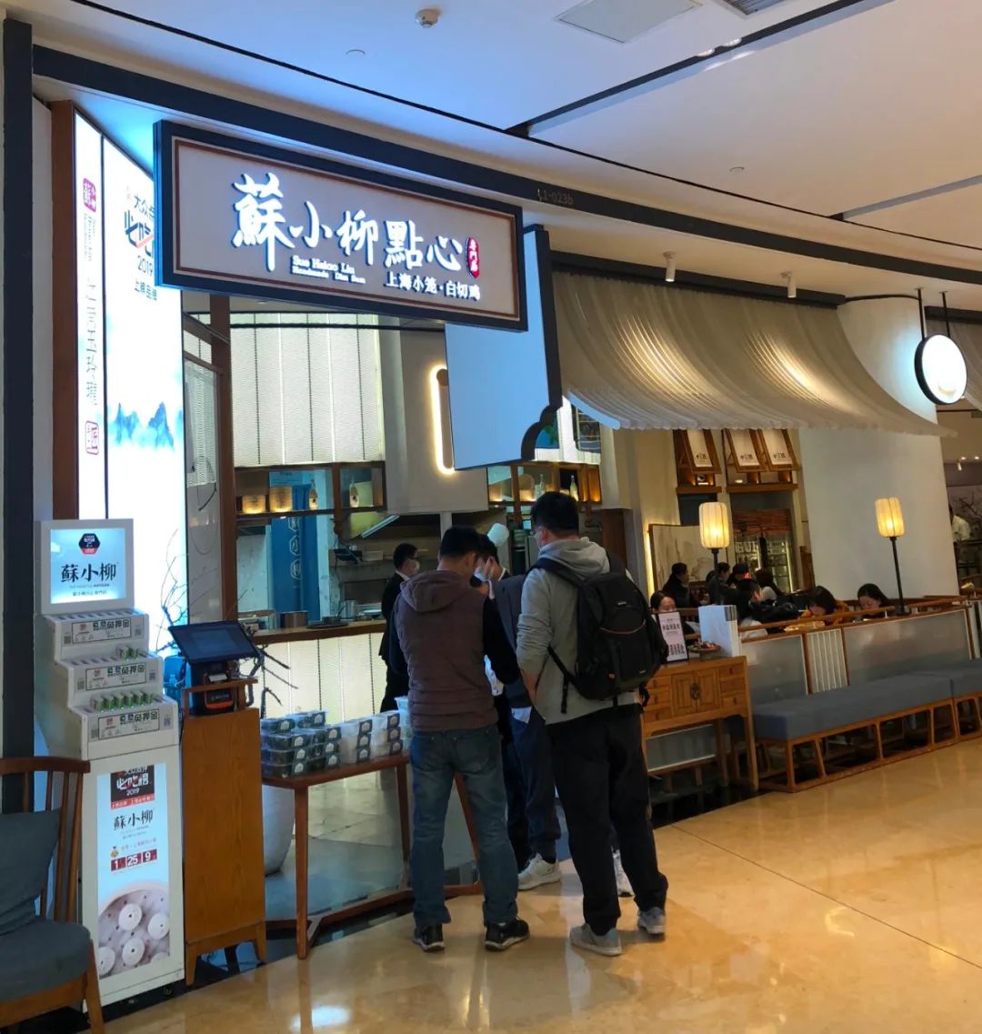 实探陆家嘴商圈八成餐厅恢复堂食顾客需隔桌就餐外卖仍是主流