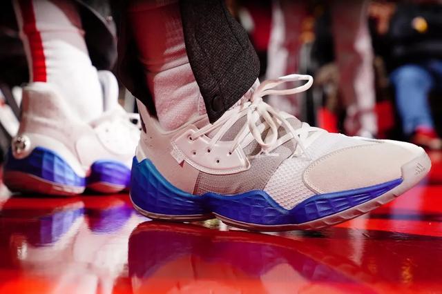 nba球员上脚哈登4代超多配色他还穿锐步球鞋缅怀科比