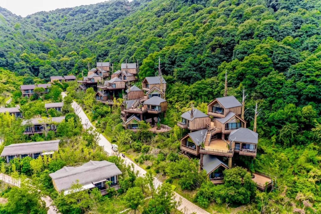 含杭州开元森泊度假酒店木屋大/双房 1 间 1 晚;套餐包含使用时间