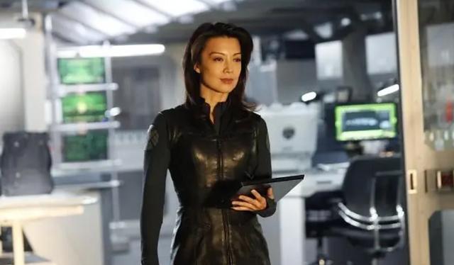 同框刘亦菲的温明娜横跨漫威dc星战宇宙两度当选全球最美的人