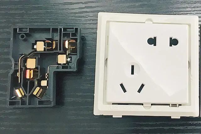 在选择开关的时候我们要简单的了解一下开关的结构:开关插座的基本
