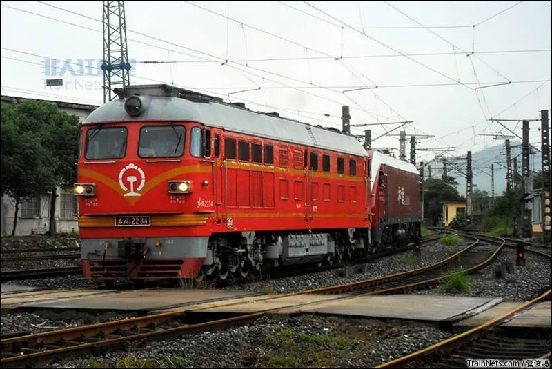 2014年9月,广州机务段接了南车株洲生产的新型六轴大功率客运电力机车