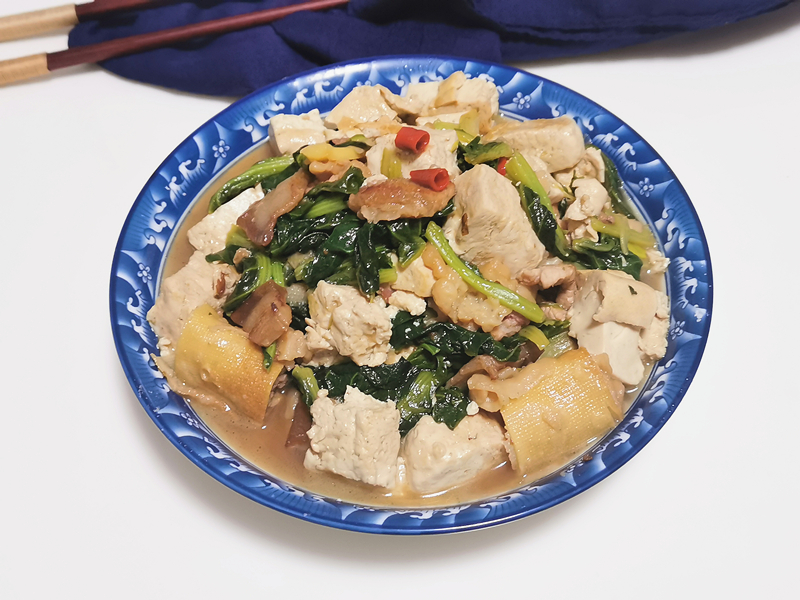 春天,这菜与豆腐最搭,营养高味道也极香,吃一盘汤汁也不放过_苔菜