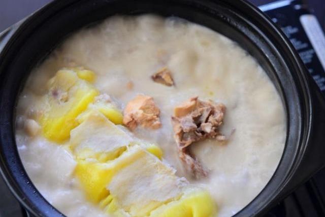 原创用榴莲煲鸡汤时用壳还是肉40年大厨放错难闻又难喝