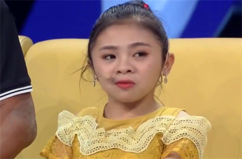 90厘米袖珍女孩不听劝毅然生娃孩子出生后全家却没了笑容