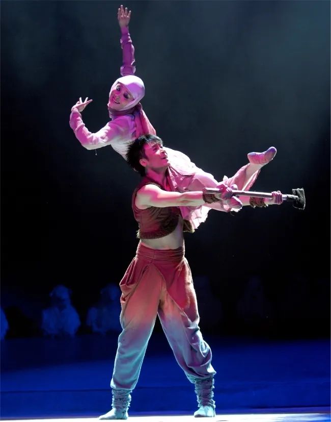 南宁剧场首场演出广西壮族自治区桂剧团桂剧——《杜鹃山》开始,南宁