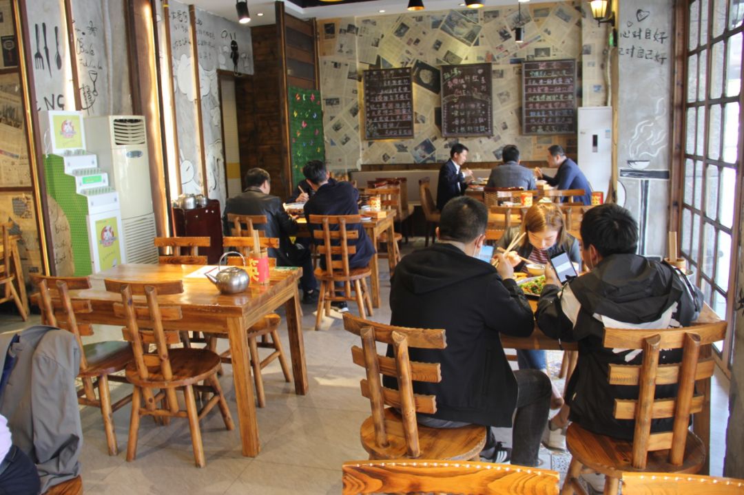 南充市领导带头"下馆子",为餐饮业加油打气!_欧阳梅