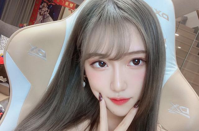 最近斗鱼的二次元一姐腐团儿热度很高,原本名气就很大