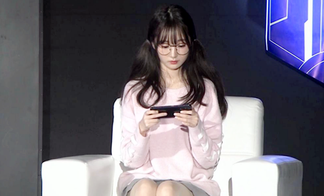 王者荣耀瓜妹空降虎牙,首秀撞上孤影生日,粉丝开始起哄了!