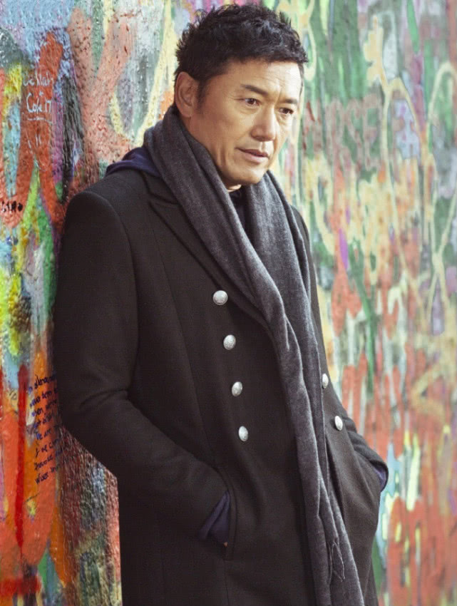 苗侨伟儿子晒近照带父亲旅游好有爱不料被槽浪费了爸妈好基因