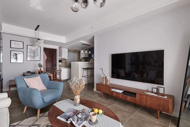 刷乳胶漆的电视墙简单省钱也耐看大方