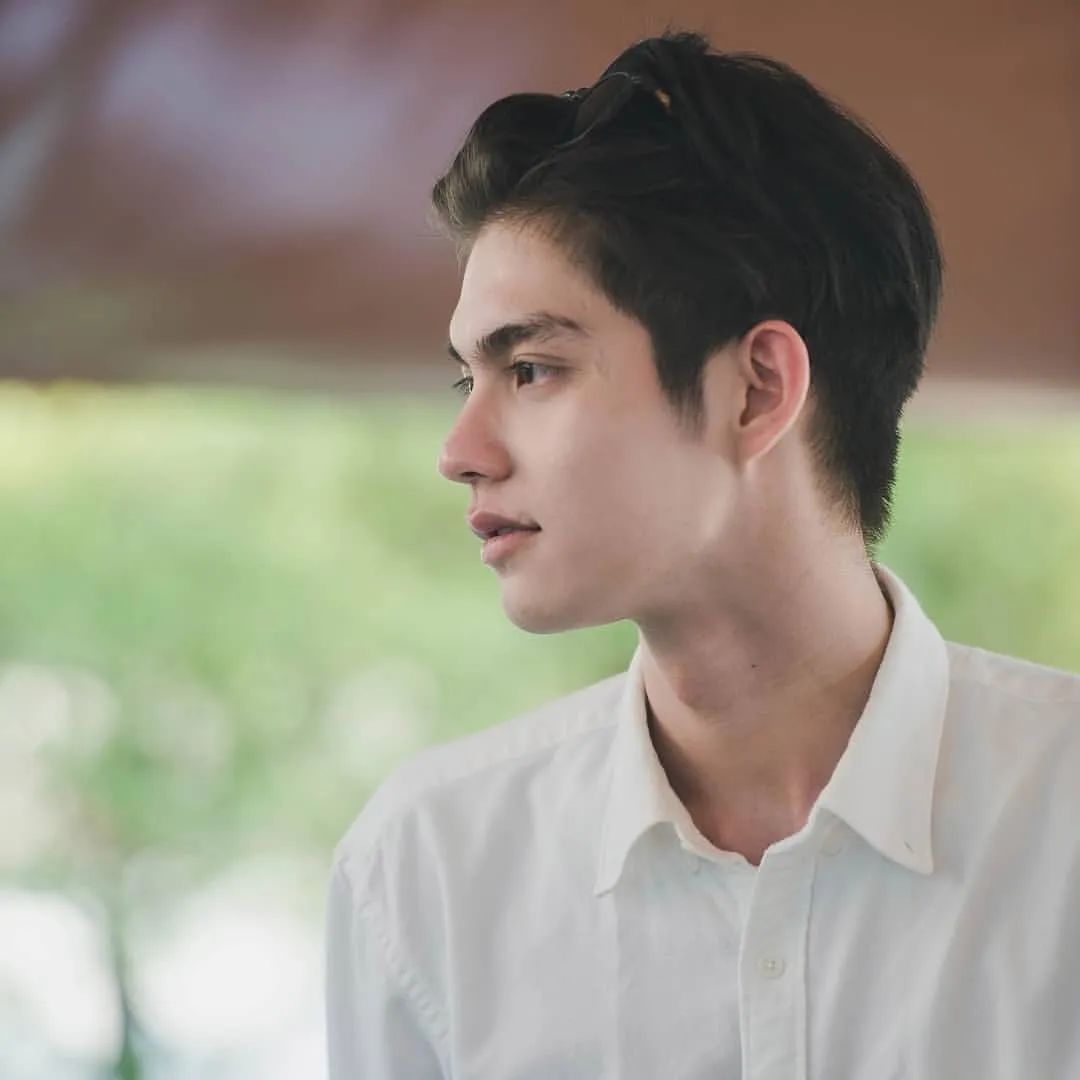 《假偶天成》里这个小哥哥,颜值太让人上头!_bright