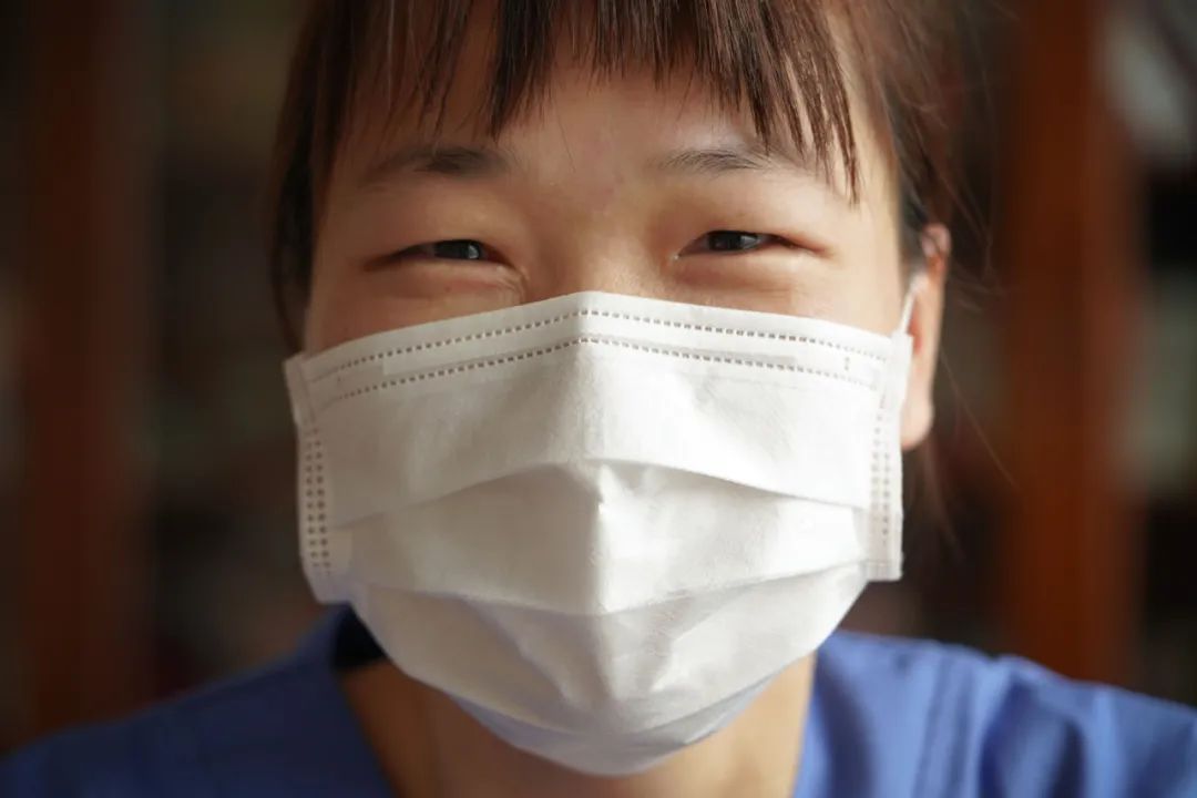 致敬英雄40天40张面孔你摘下口罩的样子真美