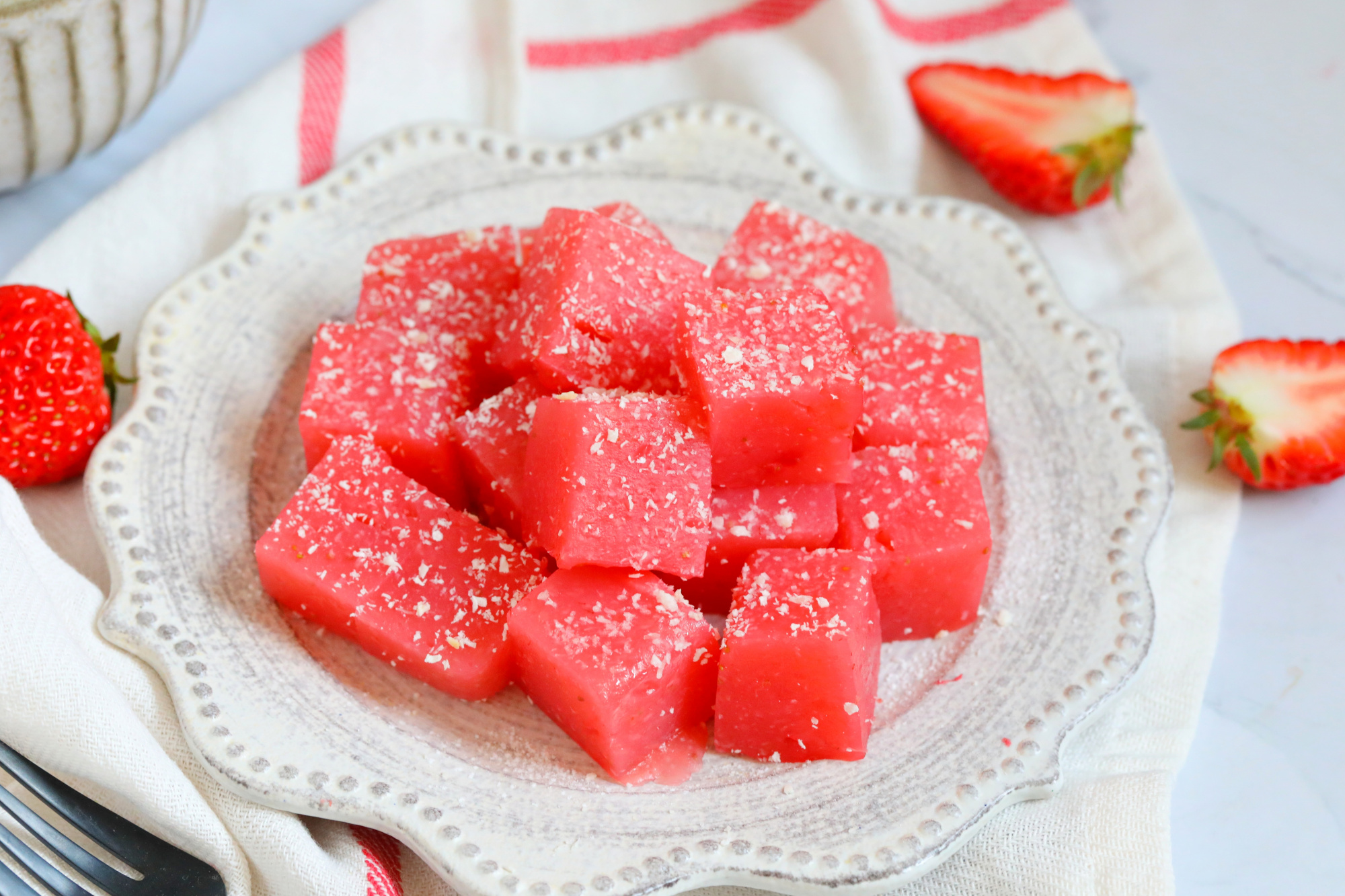 原创草莓果冻不用买巧手妈妈自己做无添加更健康真正的水果味儿