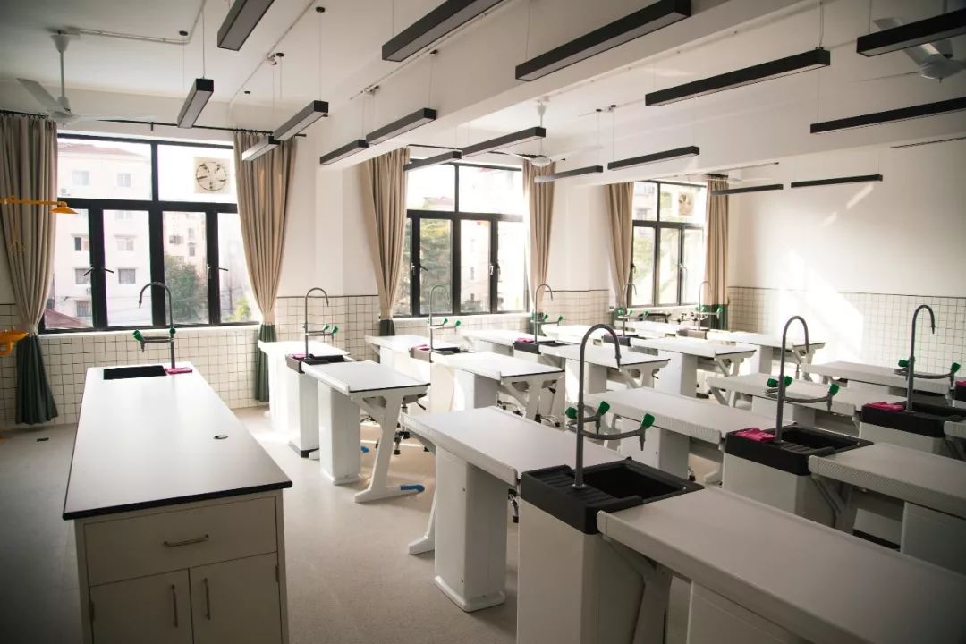 青春同行未来可期上海民办华二浦东实验学校欢迎您