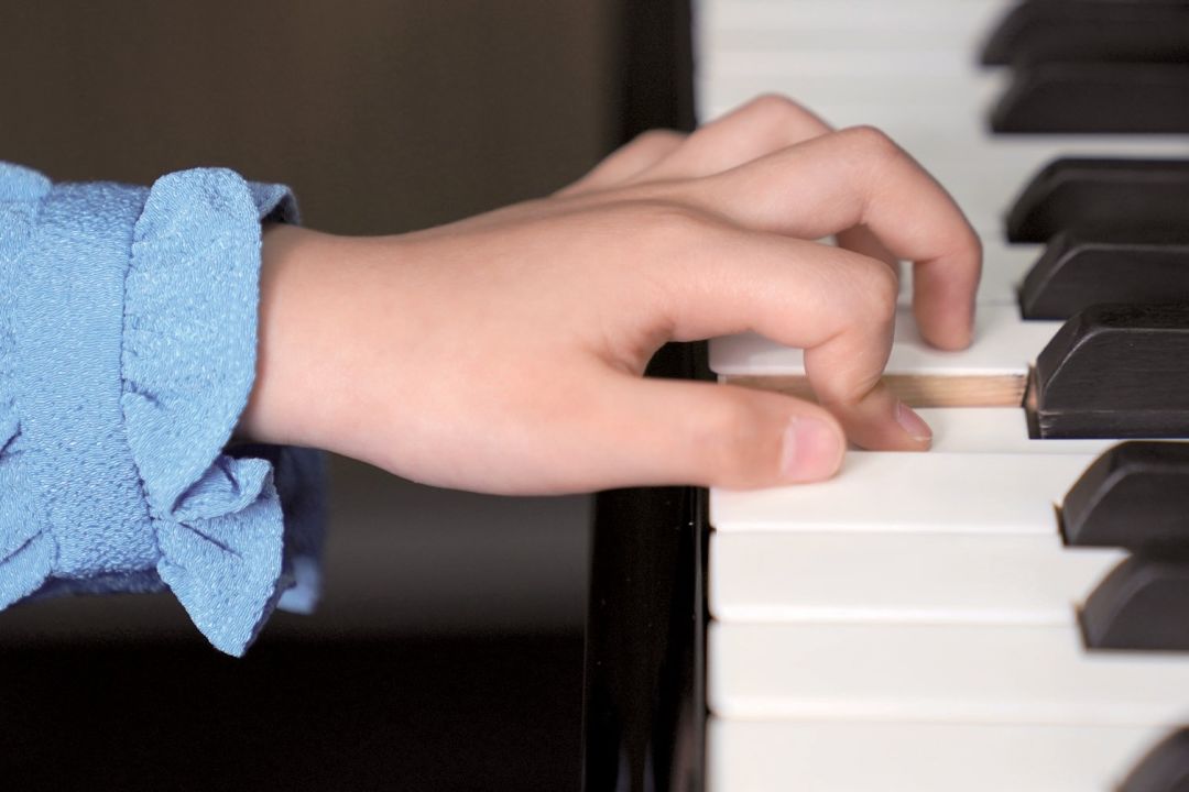 上海音乐学院方百里副教授教你弹钢琴一基本弹奏的正确姿势