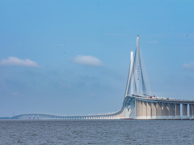 3月初拍的上海长江大桥