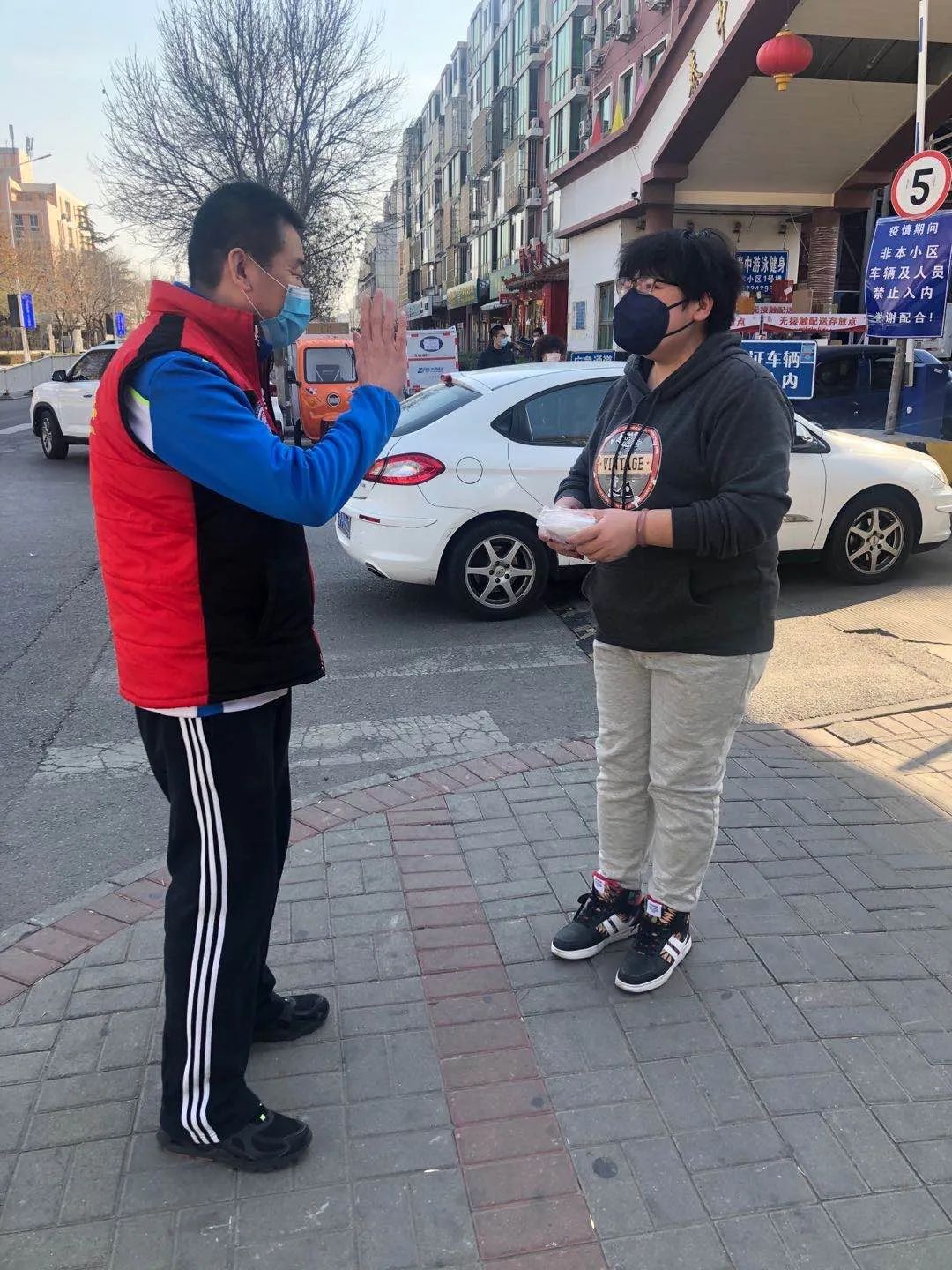 共同战疫"公益活动,为坚持打卡训练的学员送去免费口罩!