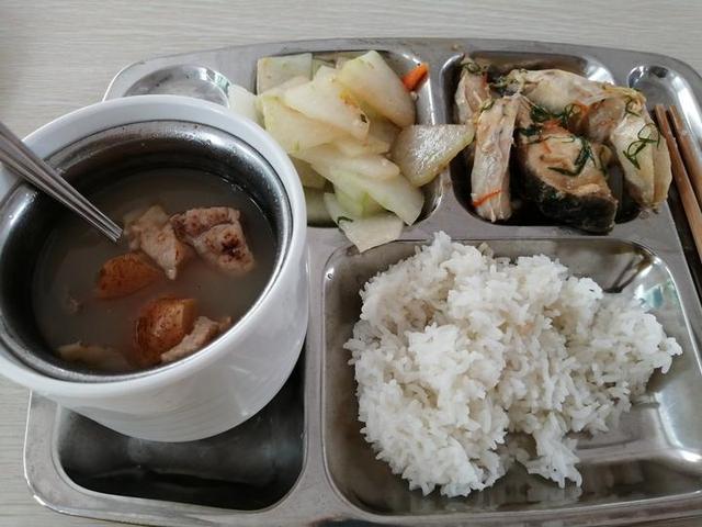 菜品丰富,菜式齐全,在这单位饭堂吃中餐真幸福